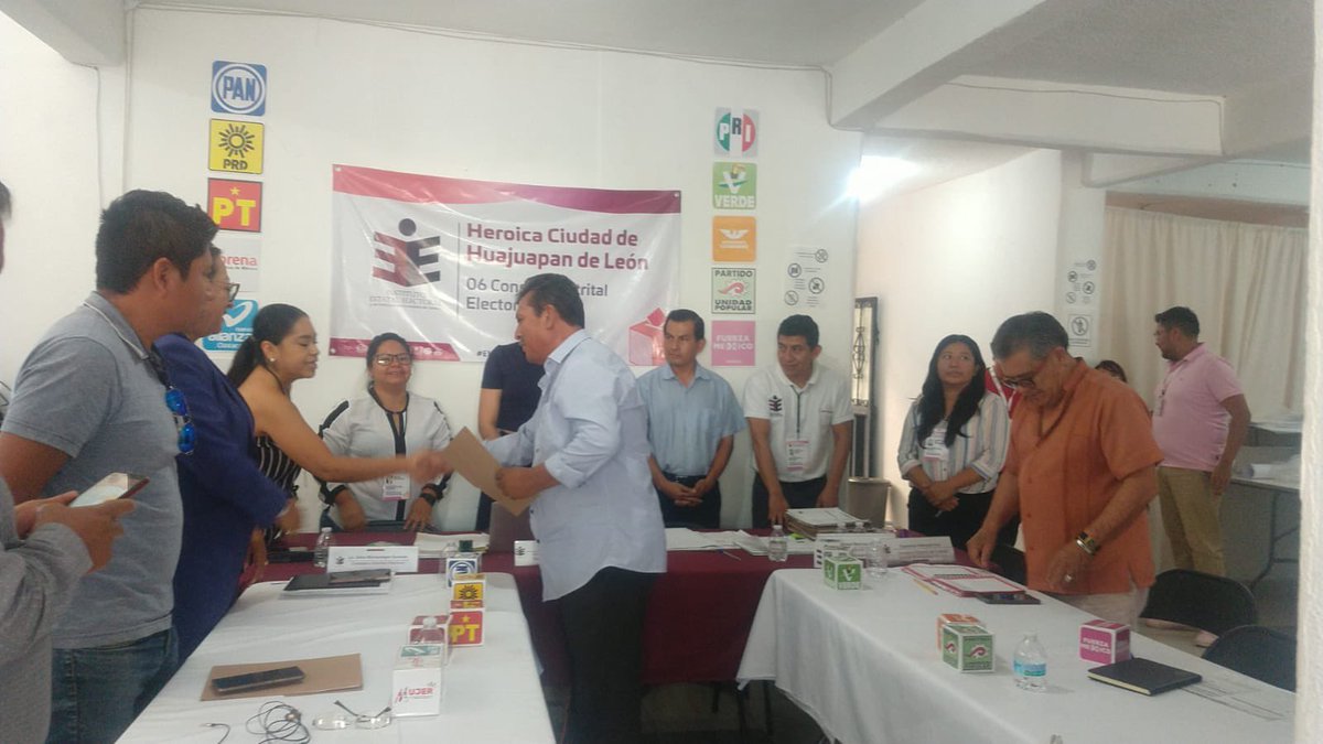 PETEOOAX's tweet photo. ¡Ganamos San Martín Zacatepec!
Enhorabuena al Presidente Electo Genaro Balderrama “Pillo” por recibir su constancia de mayoría.
Muchas gracias a la ciudadania por su confianza y participación, en #FXMO no les vamos a fallar, seguimos trabajando por Zacatepec y la región Mixteca. https://t.co/uINAfKrFcT