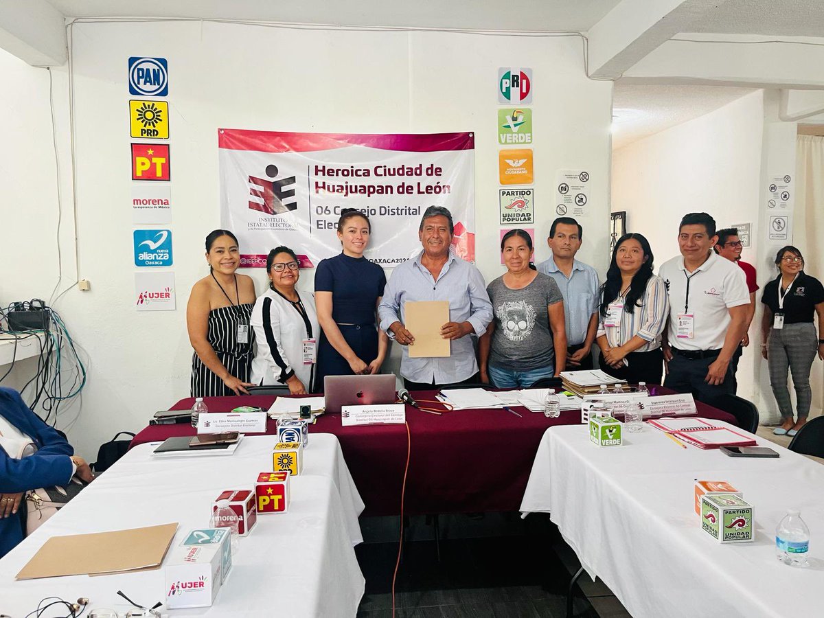 PETEOOAX's tweet photo. ¡Ganamos San Martín Zacatepec!
Enhorabuena al Presidente Electo Genaro Balderrama “Pillo” por recibir su constancia de mayoría.
Muchas gracias a la ciudadania por su confianza y participación, en #FXMO no les vamos a fallar, seguimos trabajando por Zacatepec y la región Mixteca. https://t.co/uINAfKrFcT