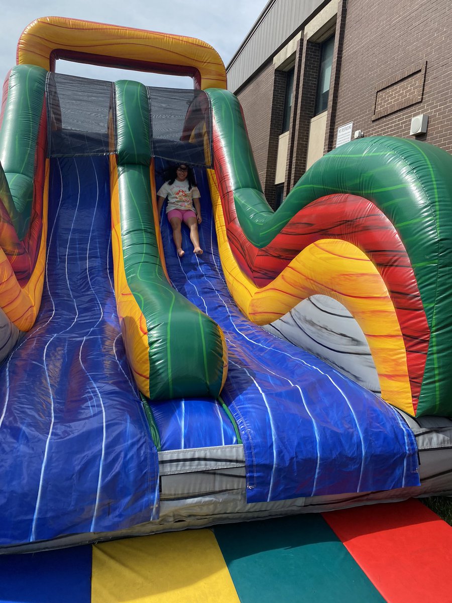 mpetersonD87's tweet photo. Field Day Fun! @RileyD87 https://t.co/SpP5jQVx3w