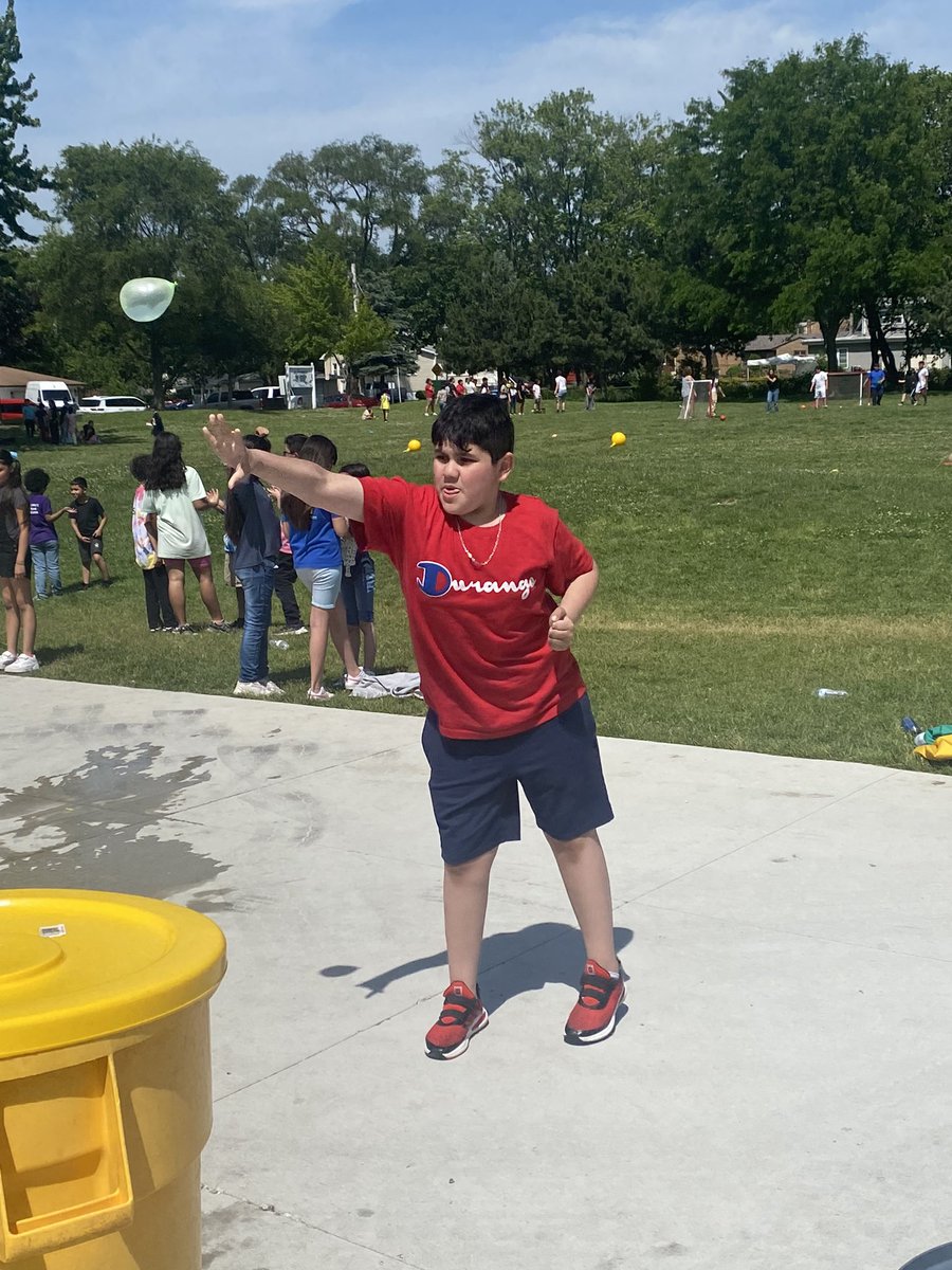 mpetersonD87's tweet photo. Field Day Fun! @RileyD87 https://t.co/SpP5jQVx3w