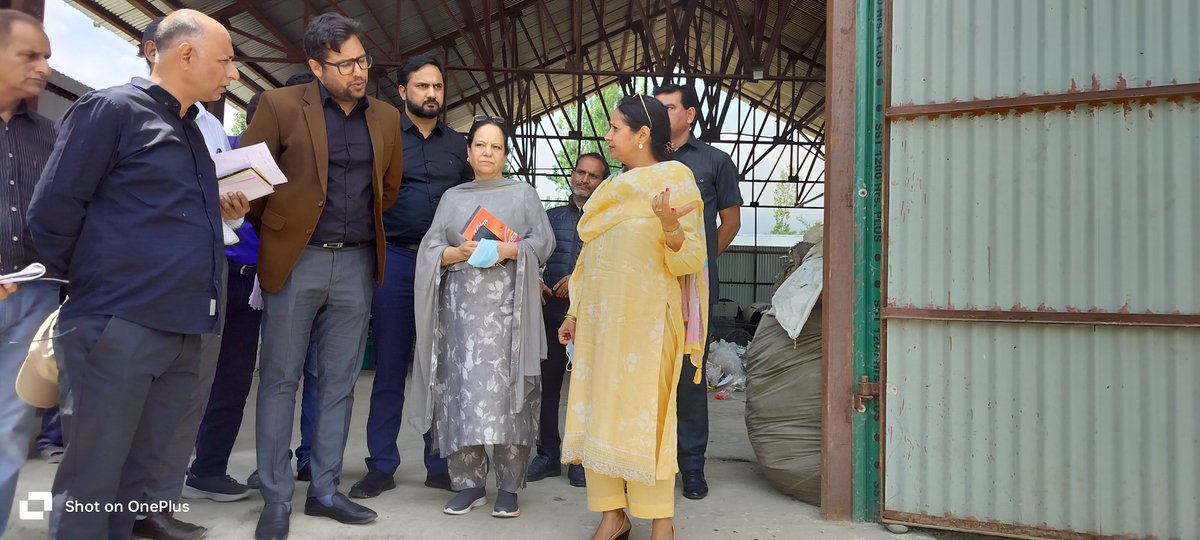 MC_Gulmarg's tweet photo. Commissioner Secretary HUDD, Ms. Mandeep Kaur inspected SWM plant in Kunzar &amp; also took stock of other ongoing works in Kunzar &amp; Tangmarg Municipalities. Comm. Secretary was accompanied by Director ULBK, Executive Officer (MC) &amp; other officers.
@JKHUDD1 @DULBKASHMIR @DCBaramulla https://t.co/A2h3GOivaV