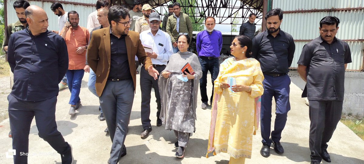 MC_Gulmarg's tweet photo. Commissioner Secretary HUDD, Ms. Mandeep Kaur inspected SWM plant in Kunzar &amp; also took stock of other ongoing works in Kunzar &amp; Tangmarg Municipalities. Comm. Secretary was accompanied by Director ULBK, Executive Officer (MC) &amp; other officers.
@JKHUDD1 @DULBKASHMIR @DCBaramulla https://t.co/A2h3GOivaV