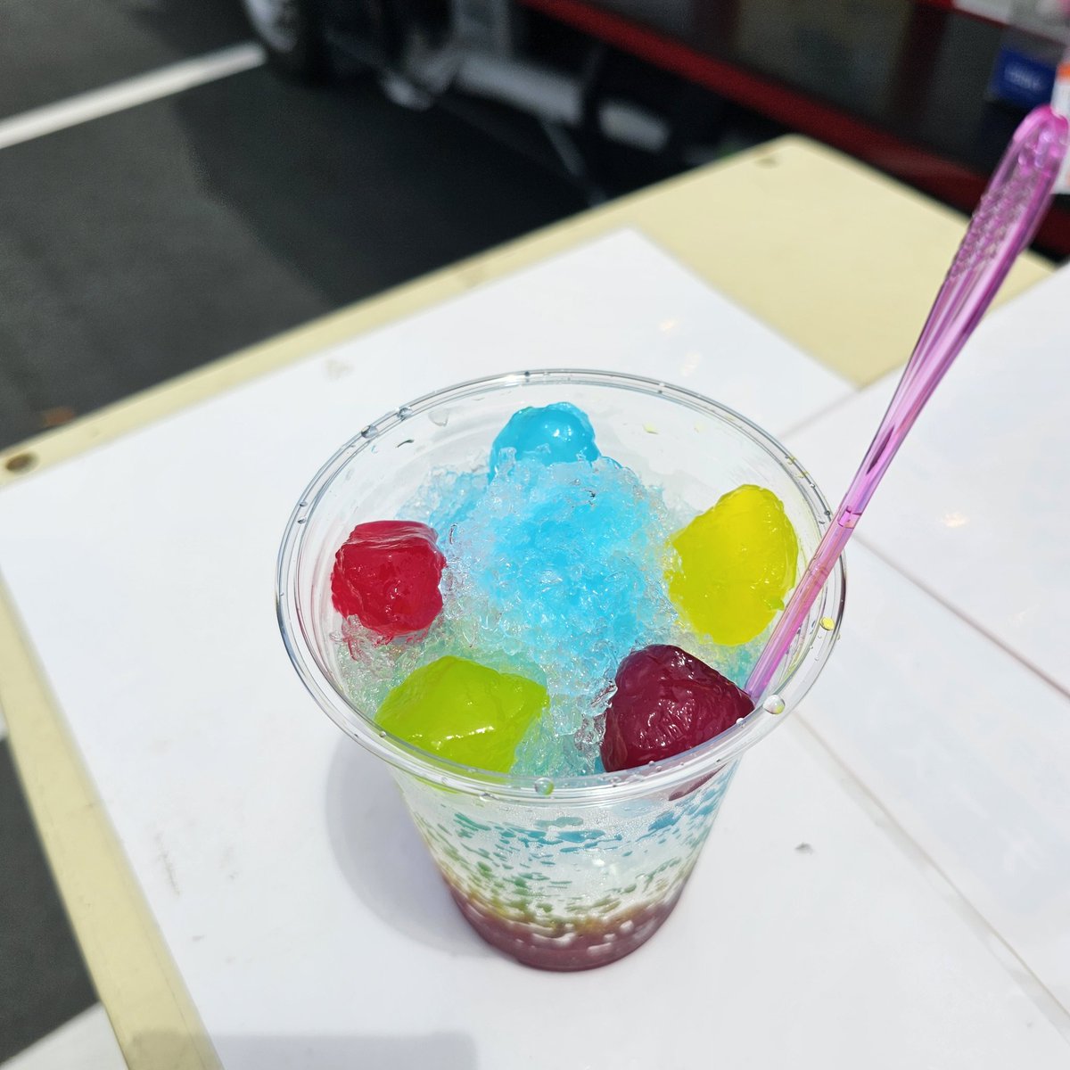 kts386010jp's tweet photo. かき氷🍧はじめます。
チョコバナナドリンク(飲むチョコバナナ)10ウォンぱんミニを乗せたアイスに
続いての夏メニューです。

#キッチンカー
#10ウォンぱんミニ
#かき氷 https://t.co/1PQL18XOce