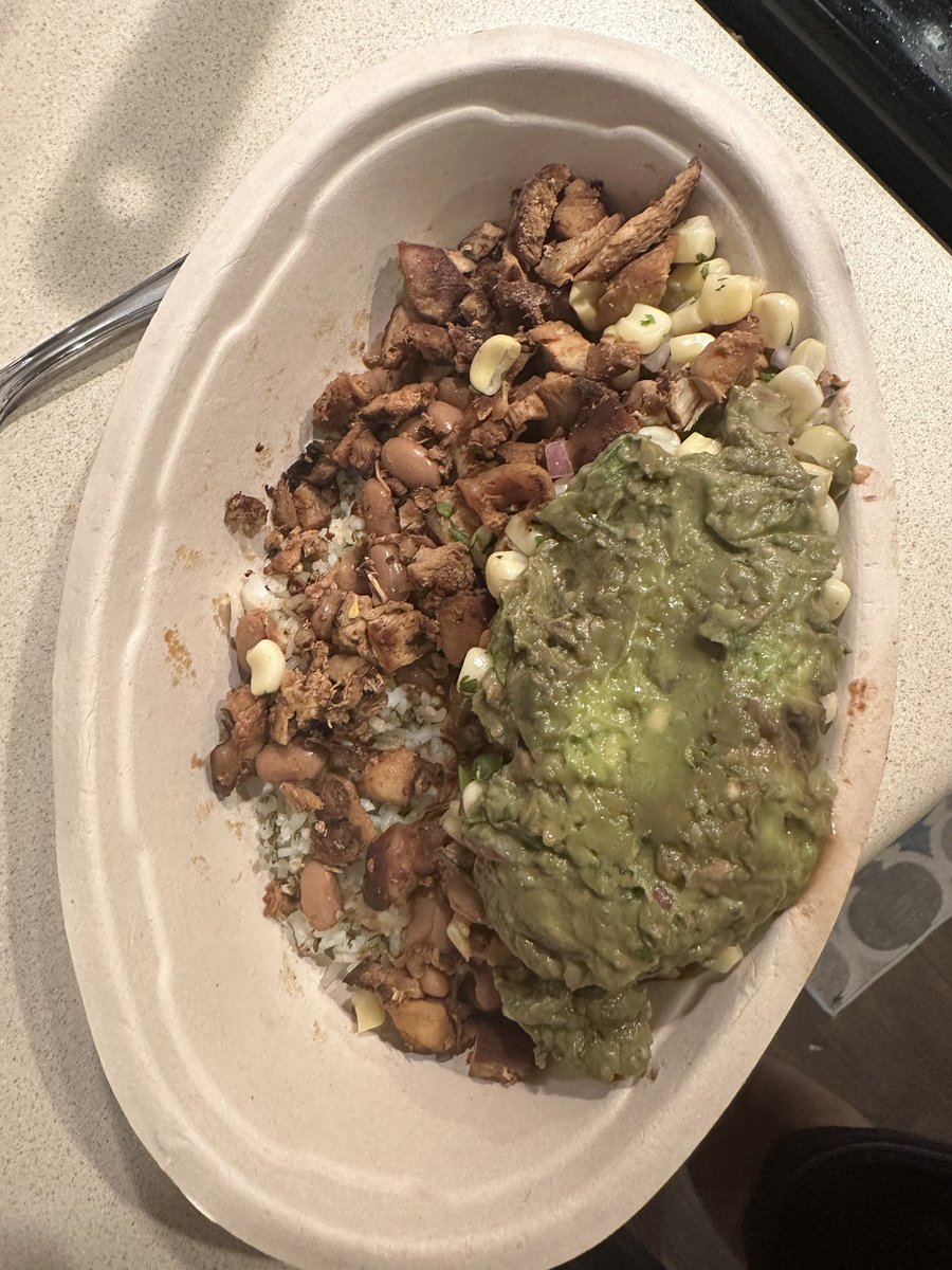 ndocds's tweet photo. @ChipotleTweets opened my burrito bowl and found this… is this your idea of standards? https://t.co/g5RgmpOXOP