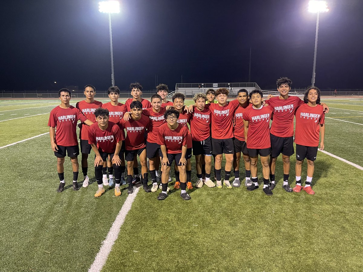 joey_johnson93's tweet photo. 4-1 win vs Weslaco East to kick off summer league. Brick by brick! https://t.co/Xc1stAhnSP