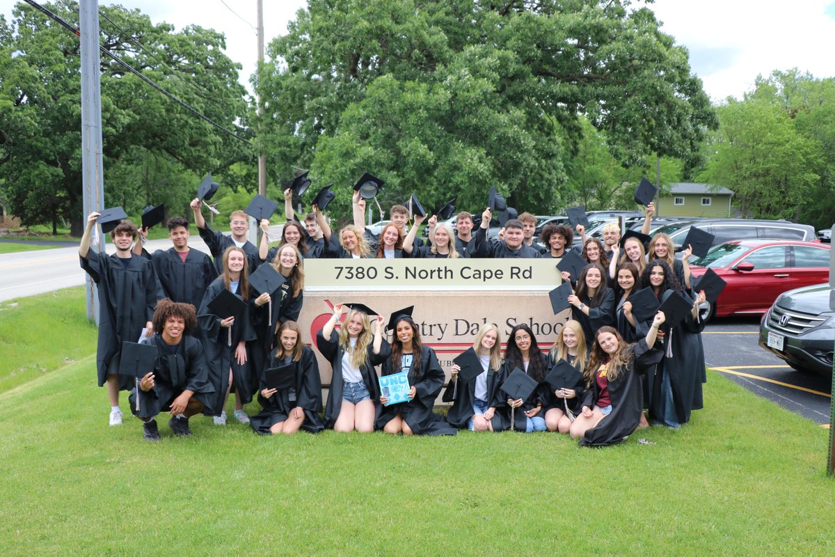 FPSDistrictWI's tweet photo. 🎓🎓🎓 FHS Elem Grad Walk 3 of 5! Graduates revisited Country Dale -- lots of memories shared, teachers brought back out old assignments and yearbook pictures!  Congrats graduates!  #Grads2024 #SaberPride #BetterCommunity Full album linked on grad page: https://t.co/pC1cIcgOj5 https://t.co/8Pq0nCAgEK