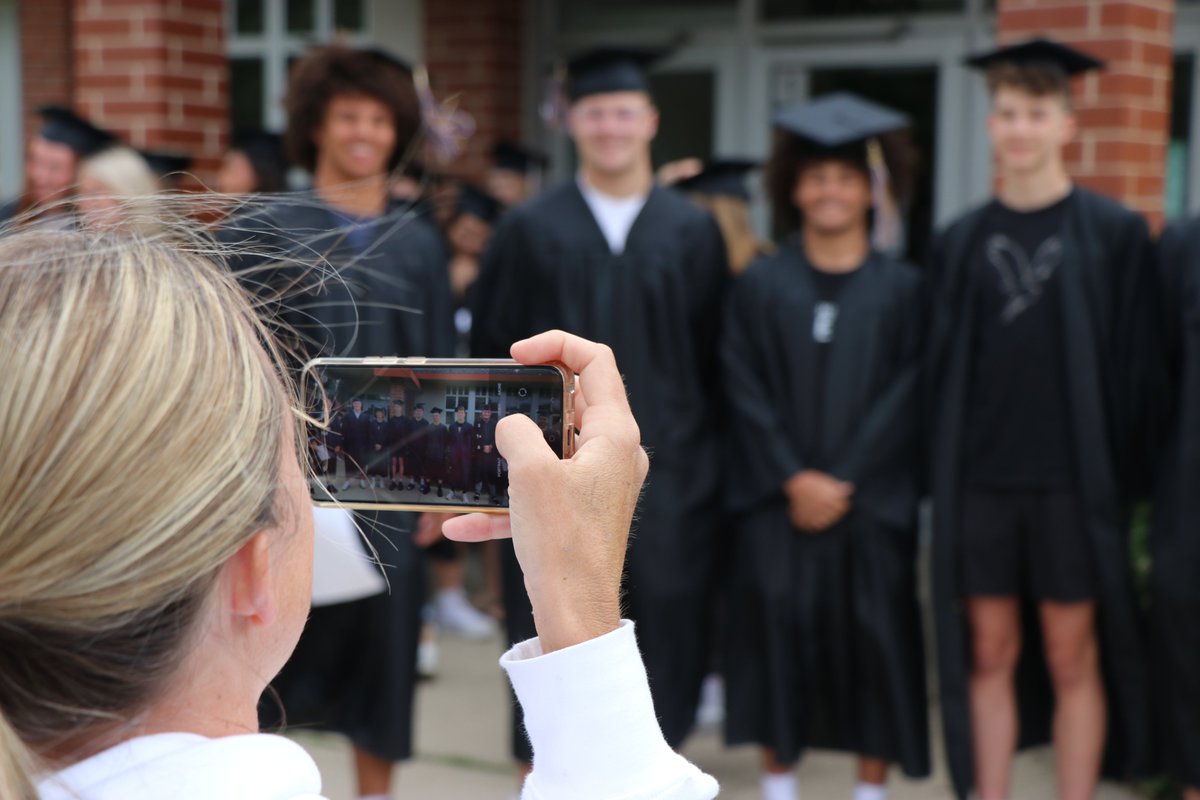 FPSDistrictWI's tweet photo. 🎓🎓🎓 FHS Elem Grad Walk 3 of 5! Graduates revisited Country Dale -- lots of memories shared, teachers brought back out old assignments and yearbook pictures!  Congrats graduates!  #Grads2024 #SaberPride #BetterCommunity Full album linked on grad page: https://t.co/pC1cIcgOj5 https://t.co/8Pq0nCAgEK