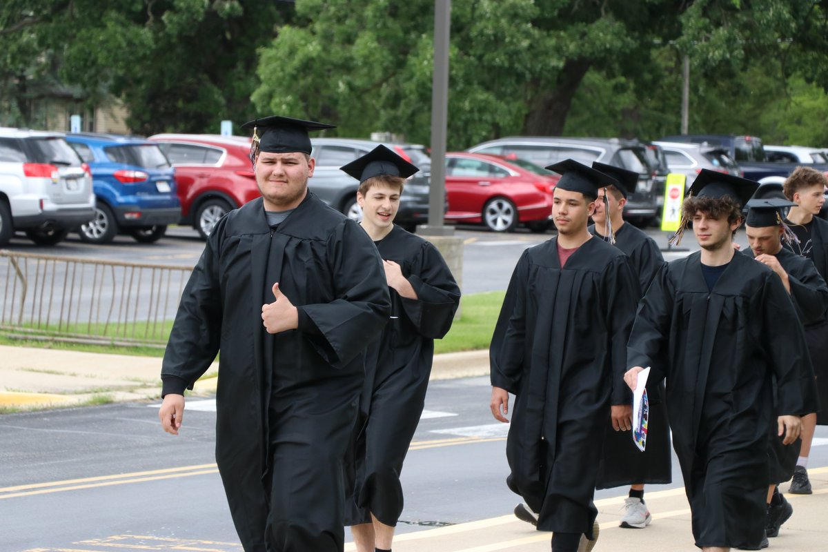 FPSDistrictWI's tweet photo. 🎓🎓🎓 FHS Elem Grad Walk 3 of 5! Graduates revisited Country Dale -- lots of memories shared, teachers brought back out old assignments and yearbook pictures!  Congrats graduates!  #Grads2024 #SaberPride #BetterCommunity Full album linked on grad page: https://t.co/pC1cIcgOj5 https://t.co/8Pq0nCAgEK