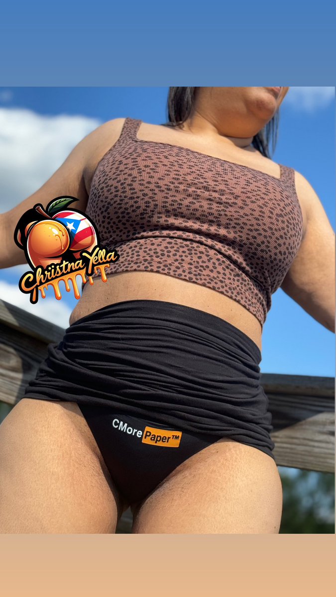 MRSYELLAxxx's tweet photo. Follow @CMorePaper and RT if you want to see me take these panties off! https://t.co/aaXaORHx6N