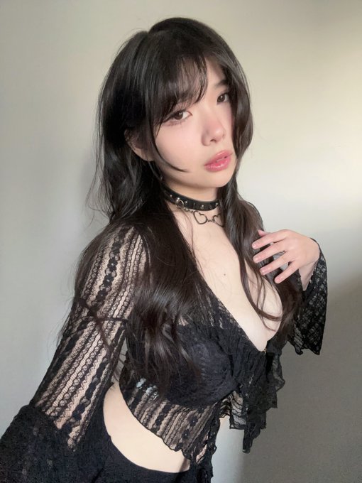 sending more pics to everyone who says 'gn' ? https://t.co/AHcg6bJ79P