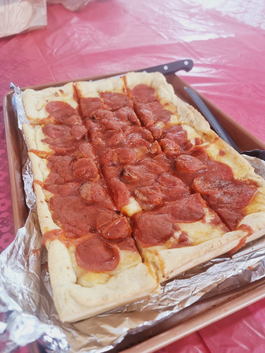 Sizzlelegs's tweet photo. Rate my pizza from Friday... https://t.co/aGQMfnCGwQ