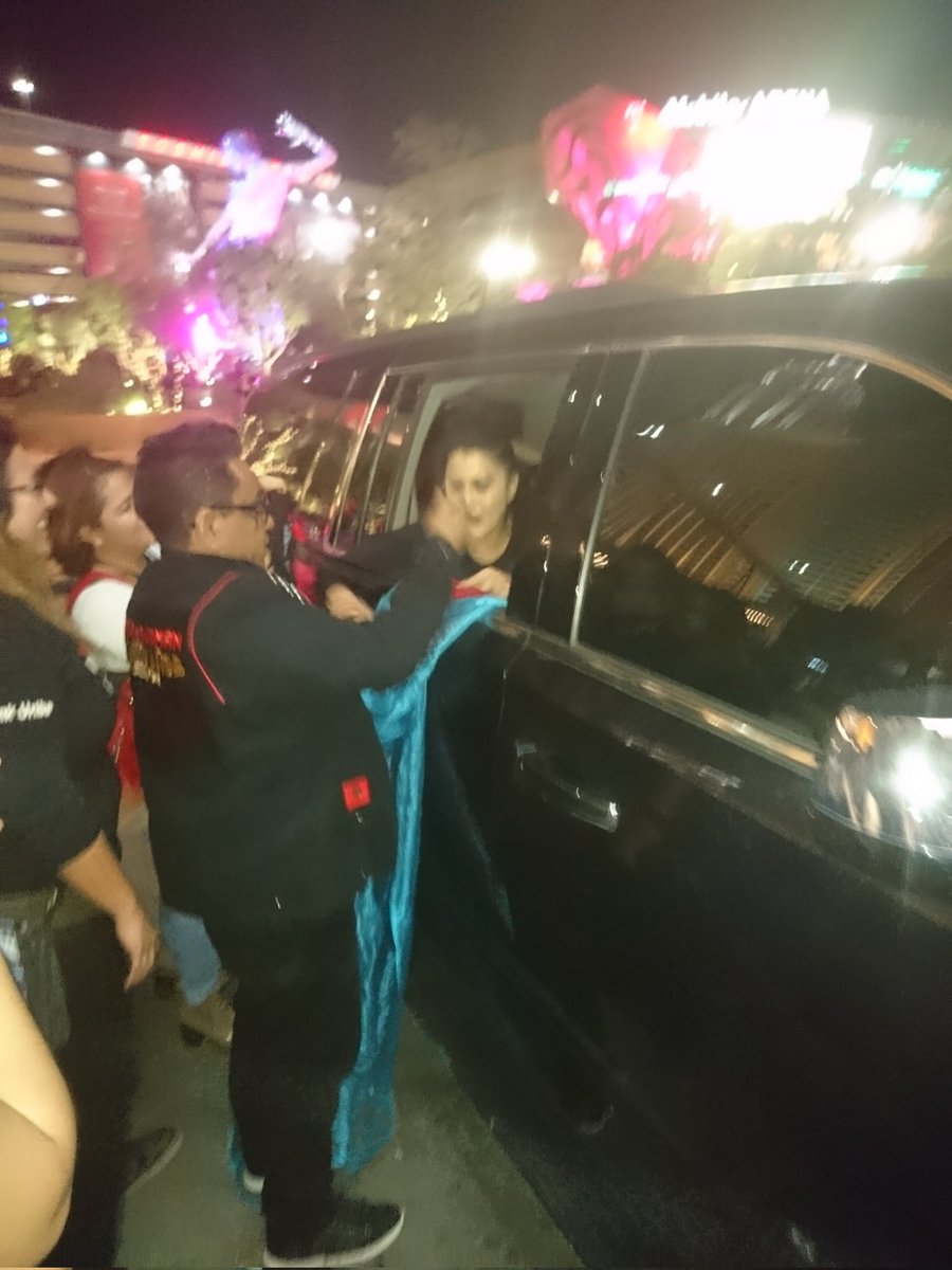 DIJITAL_67's tweet photo. #tbt de lujo hoy como siempre @Al3jandraGuzman at #theparktheatre #LosasVegas Nevada @camposafc  @puntogpink @RuthAng09516084 @guzmancontinta  🤘🏽🥰 #UnidosPorAlejandraGuzmán💋 https://t.co/LKU1mfXUnx