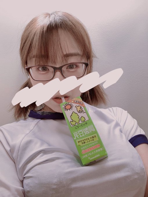 #このタグを見た人は黙って飲み物を持ったキャラを貼るキャラというか俺() 