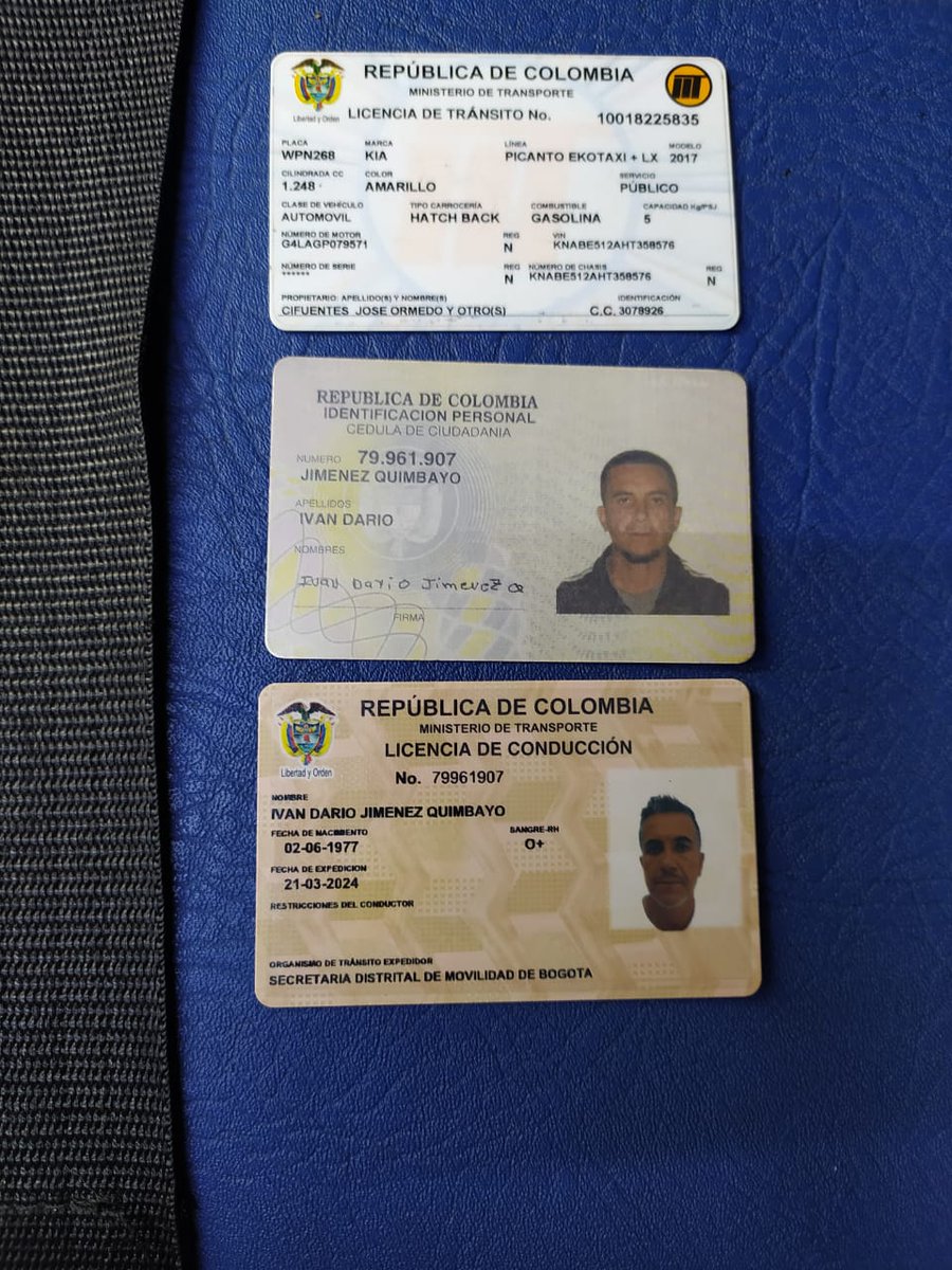 GamerDavid_15's tweet photo. Dejo aquí los documentos del señor taxista, para que tengan cuidado de encontrárselo, este tipo de personas son un peligro https://t.co/dNRDiLjwBk