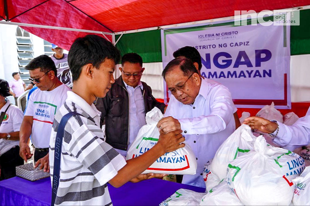 INCNewsNUpdates's tweet photo. Iglesia Ni Cristo's Lingap sa Mamamayan in the Visayas extended its help to the province of Capiz to provide care packages for those affected by the El Niño phenomenon, especially to those in the agricultural sector, such as farmers.
  
#IglesiaNiCristo #LingapsaMamamayan https://t.co/cKeot2XeMz