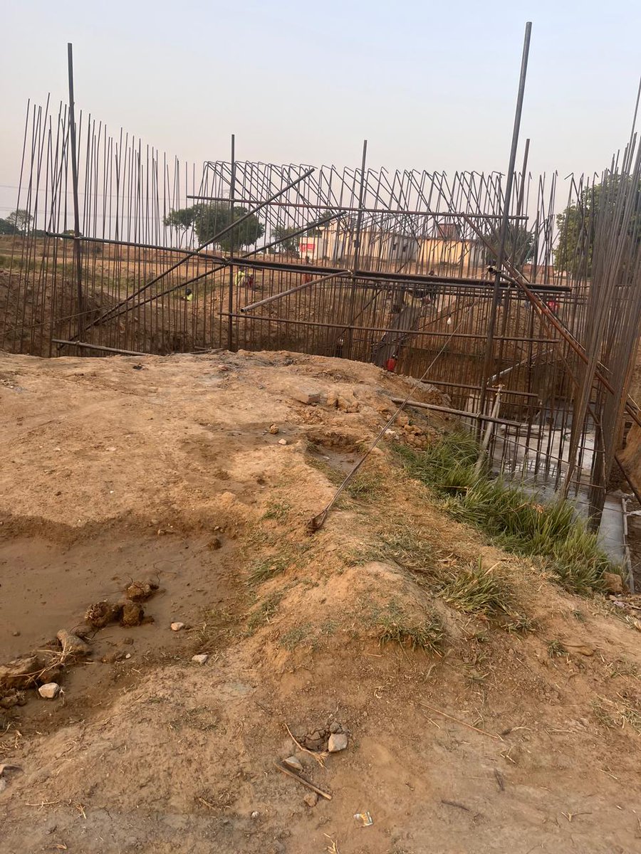 Gurudevvishnu's tweet photo. मामला उत्तर प्रदेश के भदोही जिले के द्वारिकापुर गांव का है,जहां पर पुलिया/रोड पास हुआ है वहां न बनाकर दबंगों द्वारा निज्जू सिंह के खेत में पुल का निर्माण कराया जा रहा है, जो कि नंबर की जमीन है।
कृपया संज्ञान में ले।
@Uppolice 
@bhadohipolice 
@myogiadityanath
@DeepakSing22222 https://t.co/haAr3vvLxT