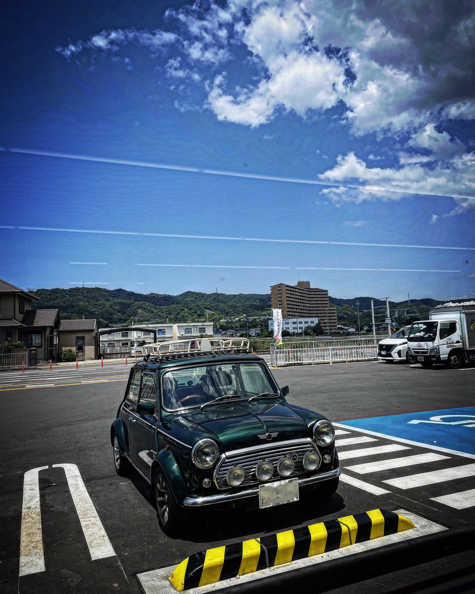 uzuramanZ's tweet photo. ▼天気がいいのでヒヨコ（奥さま）とドライブに。和歌山方面、お昼は安くコンビニでパスタにしました(๑˃̵ᴗ˂̵;)
#jpmini #worldwidemini #mini #rovermini #classicmini #oldmini #ymchk #迷你日常 #automocamera https://t.co/1OIzVCqMIw