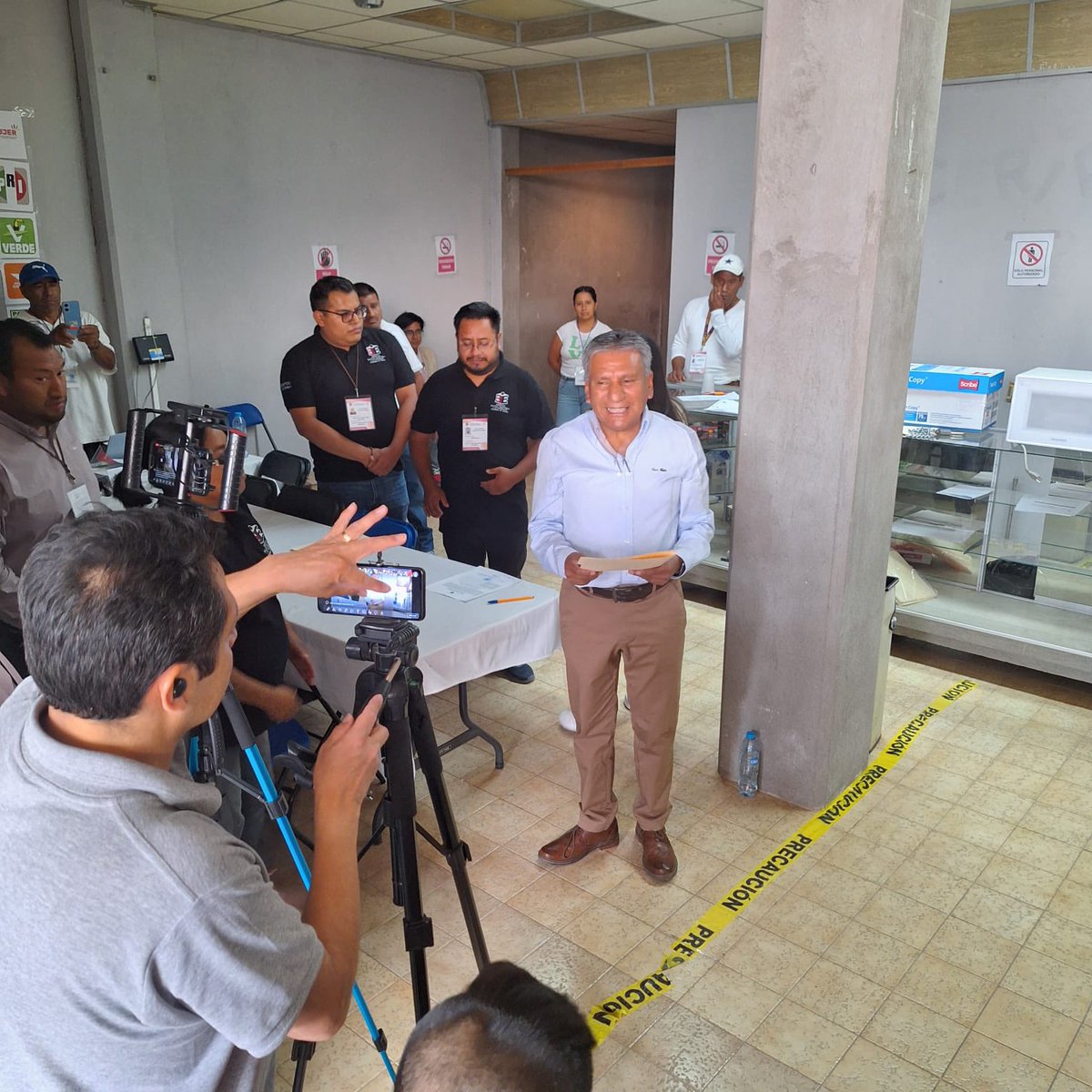 PETEOOAX's tweet photo. ¡Ganamos Tamazulápam!
Enhorabuena al Presidente Electo Mtro. Juan Guerrero, por recibir su constancia de mayoría.
Muchas gracias a la ciudadania por su confianza y participación, en #FXMO no les vamos a fallar, seguimos trabajando por Villa de Tamazulápam del Progreso. https://t.co/DykKlTlhIR