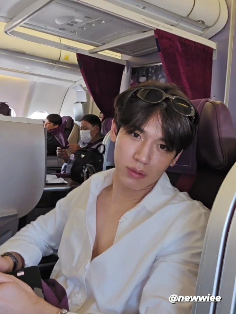 hourlyntt's tweet photo. safe flight! #Newwiee https://t.co/Dun8uDk0bN