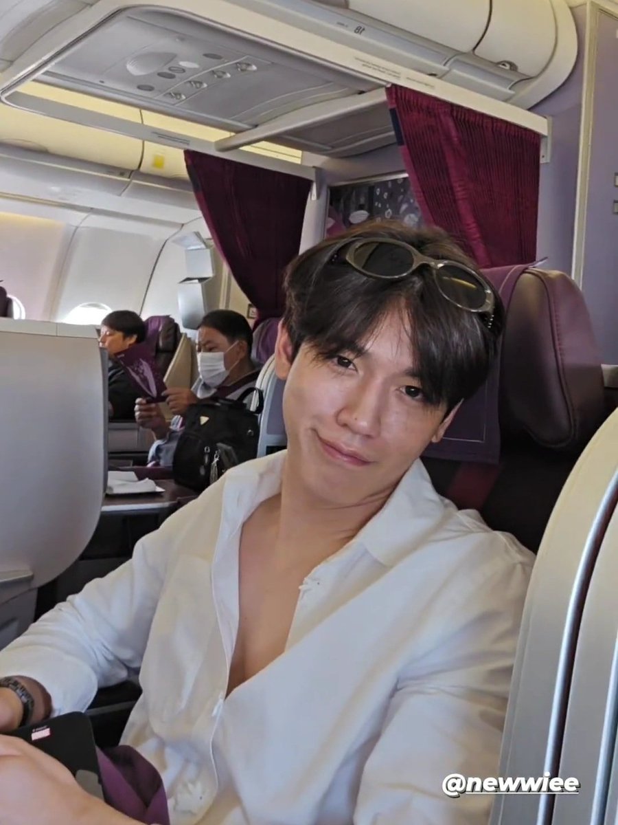 hourlyntt's tweet photo. safe flight! #Newwiee https://t.co/Dun8uDk0bN