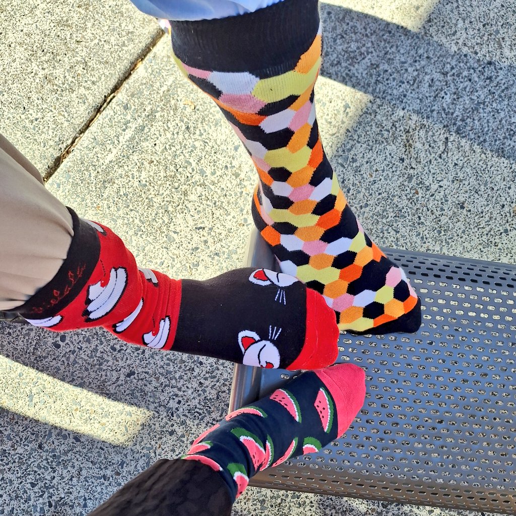 LiangRhea's tweet photo. Sunshine, #Socks4Docs and supportive colleagues (I'm the 🍉). Normalising conversations around mental health 🤗🧦 https://t.co/kM69mP7nVr