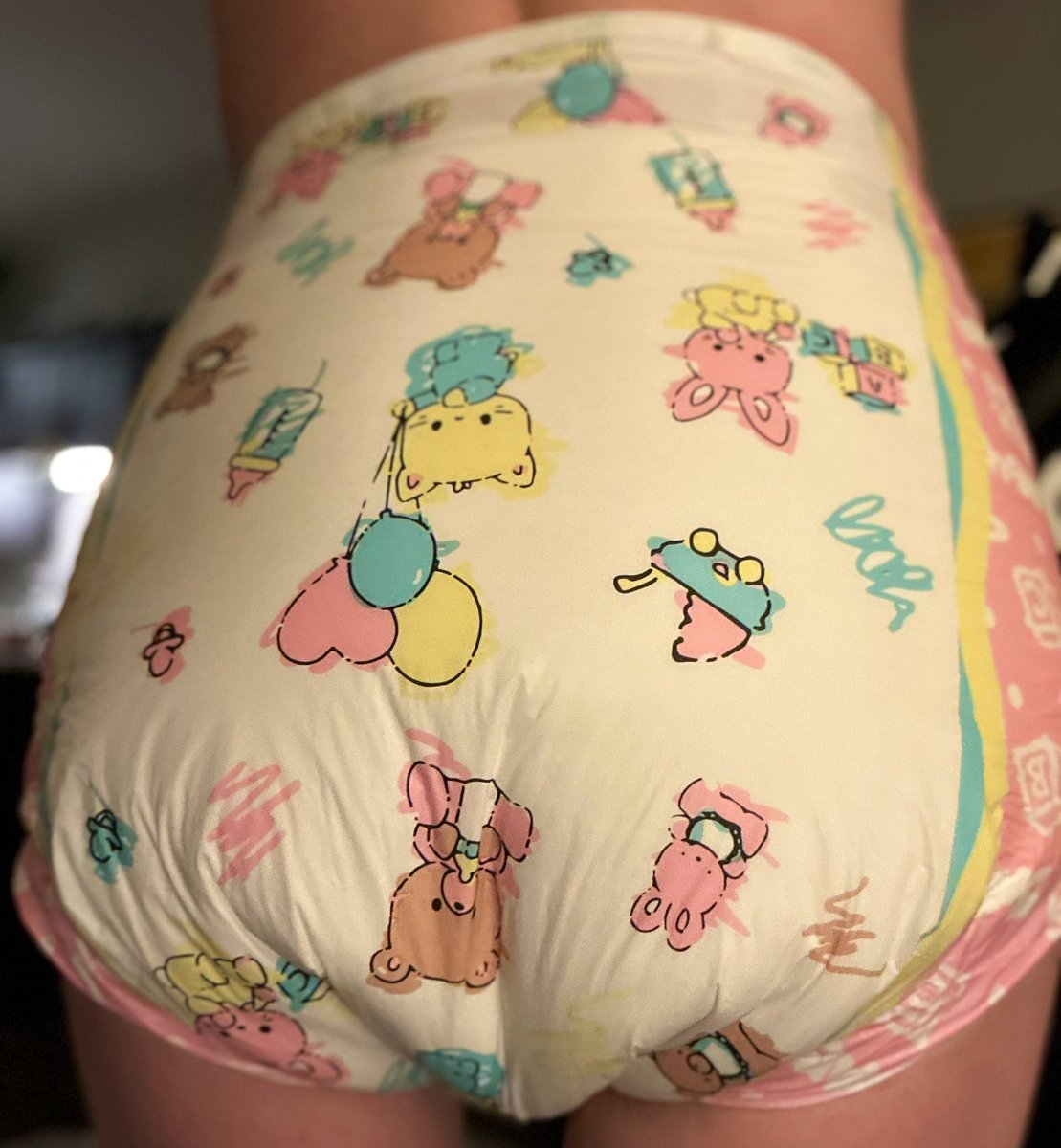 twinsofAlice's tweet image. “Time for your close up!” 😳