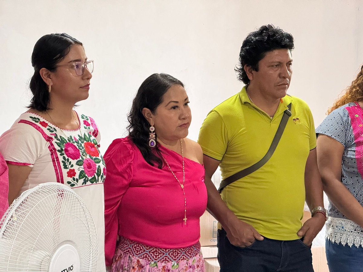 PETEOOAX's tweet photo. ¡Ganamos San Andrés Cabecera Nueva!
Fuerza por México Oaxaca se sigue consolidando y pintando de rosa los municipios del estado.
Muchas gracias a la ciudadania de este municipio por su confianza, en #FXMO no les vamos a fallar.
¡Enhorabuena Presidente Electo Andrés Lucas Gómez! https://t.co/tVBLUQgcx3