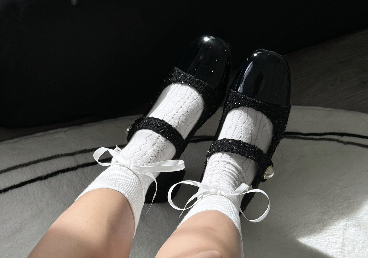 yoxrgravity's tweet image. แนะนำคู่ที่สวยดูแพงมาก ส้นสูงผ้าทวิตรุ่นนี้ฟีลคุณหนูติดแกลมสุดๆ ;-; เล่นแสงสวย ใส่แล้วขาเรียวสูงขึ้นอีก 2 นิ้ว เดินสบายเดินทั้งวันก็รอด 🤌🏻