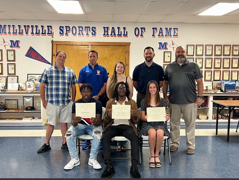 KashonJones's tweet photo. I Am proud to say that I have won multiple scholarships
For football
Track 
And male athlete of the year award @MillvilleHS @TheVilleBolts @TBoltAthletics https://t.co/vkwZ0foyp3
