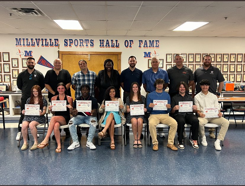 KashonJones's tweet photo. I Am proud to say that I have won multiple scholarships
For football
Track 
And male athlete of the year award @MillvilleHS @TheVilleBolts @TBoltAthletics https://t.co/vkwZ0foyp3