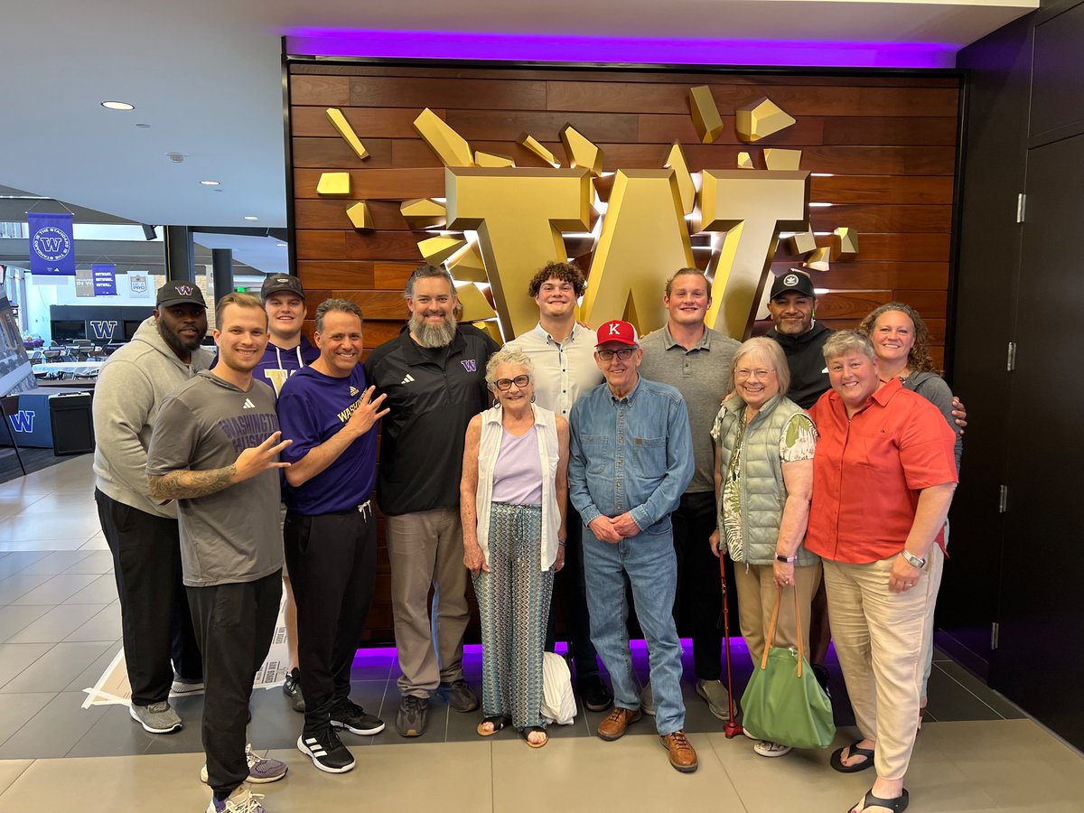 ColmanBrusa2025's tweet photo. Some moments you can’t describe! I had an incredible visit to UW today and I’m excited to share that I have been offered a scholarship to attend and play football for the Huskies!☔️☔️
Thank you @CoachJeddFisch @brennanpcarroll @UW_Football and all the coaching staff!⭐️
Grateful!! https://t.co/uM4mUQKVT7