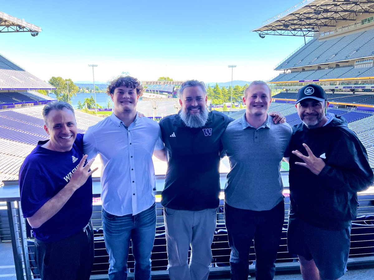 ColmanBrusa2025's tweet photo. Some moments you can’t describe! I had an incredible visit to UW today and I’m excited to share that I have been offered a scholarship to attend and play football for the Huskies!☔️☔️
Thank you @CoachJeddFisch @brennanpcarroll @UW_Football and all the coaching staff!⭐️
Grateful!! https://t.co/uM4mUQKVT7