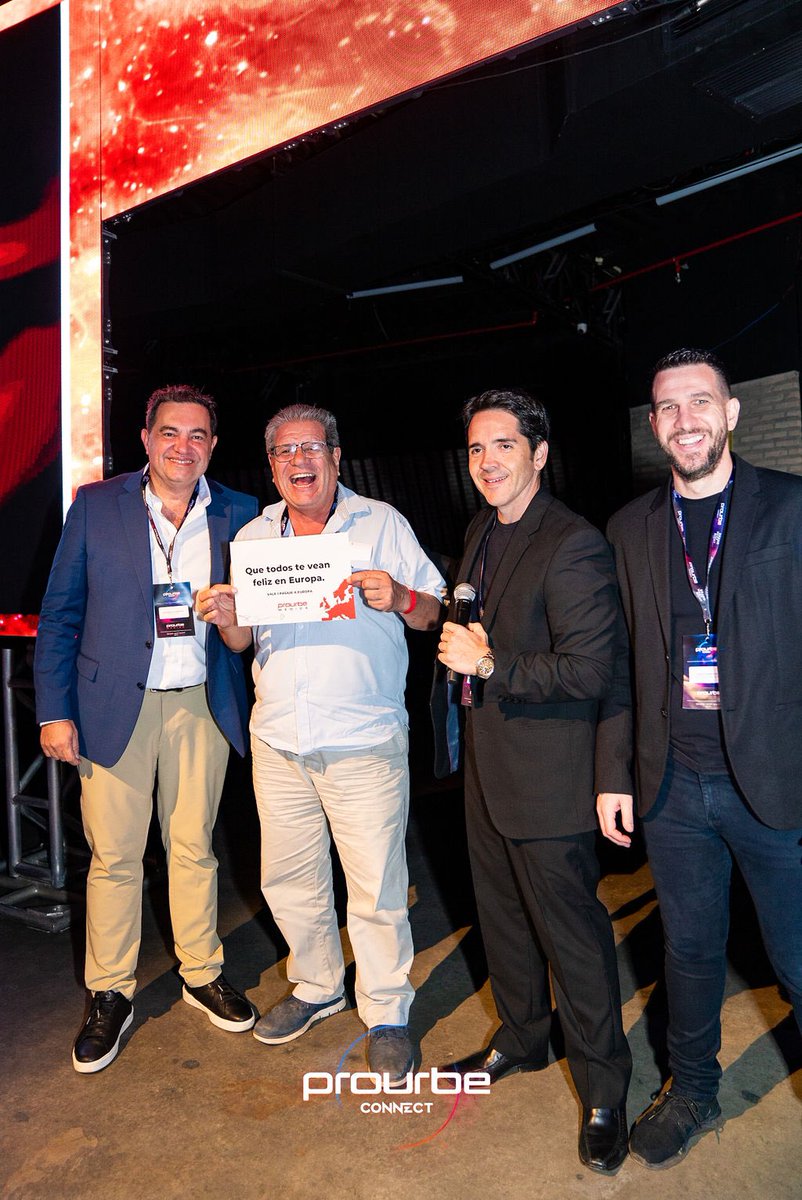 florentinpy_'s tweet photo. BRAND MEET NIGHT 🚀 @prourbemedios 
CONECTAR en el momento indicado, en el lugar indicado. Una noche verdaderamente increíble con personas realmente maravillosas y talentosas 🤝🇵🇾 https://t.co/Bk8Y9WquG3