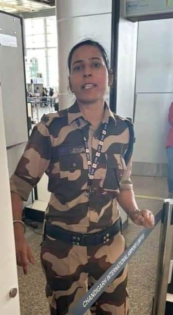KeshavCommando's tweet photo. (कंगना थप्पड़ कांड)सुरक्षाकर्मी जब तक राजकीय सेवा मे है तब तक उसका कर्तव्य है भारत के संविधान की कसम अनुसार अपने कर्तव्य का निर्वहन करे और अपनी राजकीय सेवा की गरिमा बनाऐ रखे
अगर आपको चर्चा मे रहना है या आपकी मानसिक स्तिथि ठीक नही है तो सेवानिवृति लेकर जो मर्जी करो https://t.co/SXsZUNaUYA