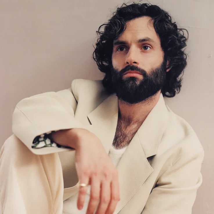 FilmUpdates's tweet photo. Ariana Grande confirms Penn Badgley will star in her music video for ‘the boy is mine.’ https://t.co/5pFYxrPfoW