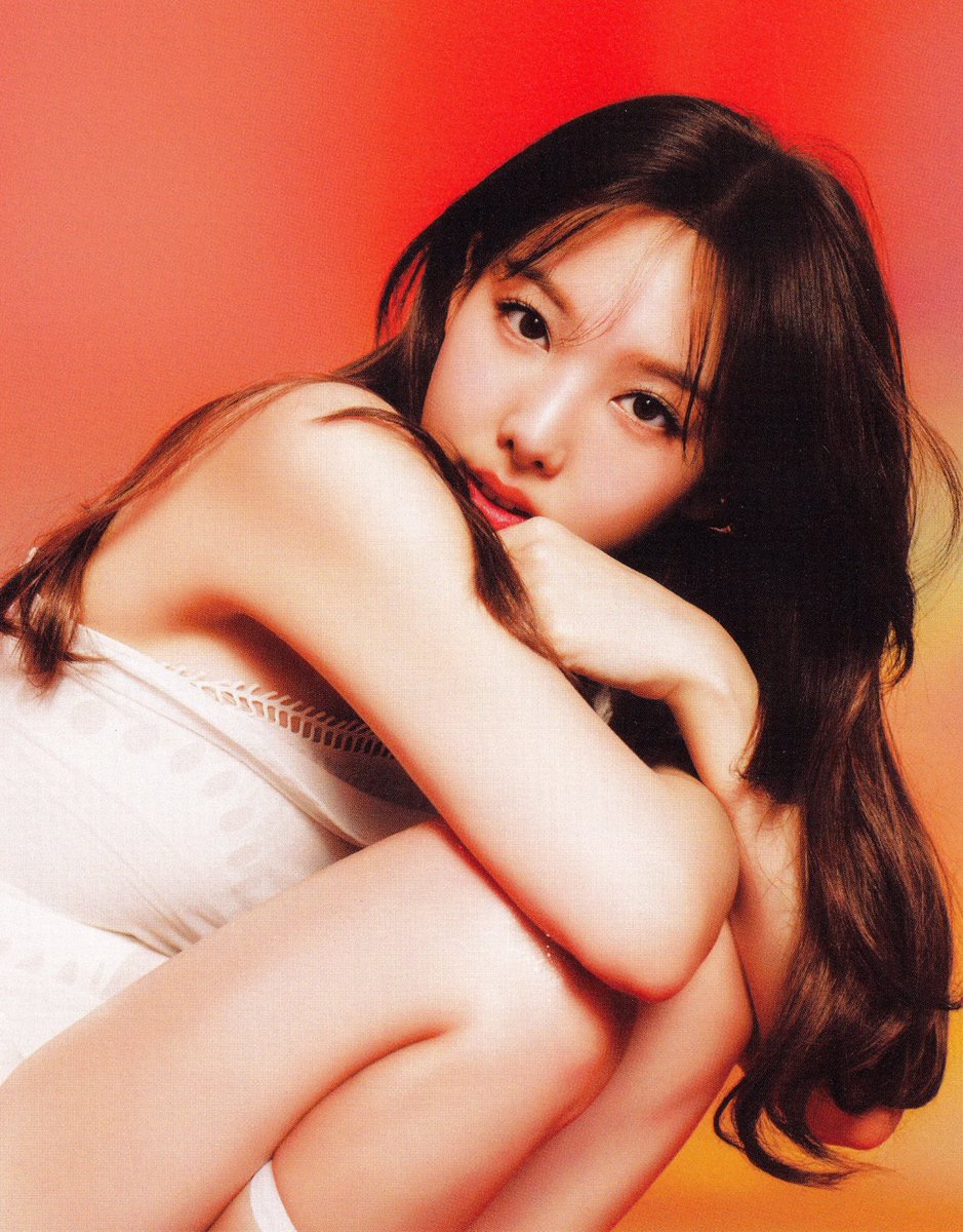 nayeon tweet media