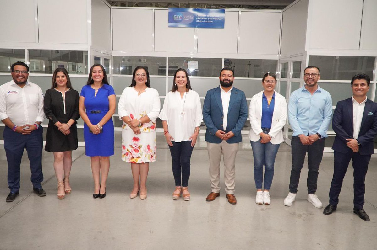 LorenaAlfaroG's tweet photo. Recibí la constancia que me acredita como Alcaldesa Electa para desempeñar el más grande honor: servir a nuestra gente.

Muchas gracias a las personas que han sido parte de este triunfo y a los irapuatenses que me dieron su confianza 3 años más. https://t.co/rsbL0vortg