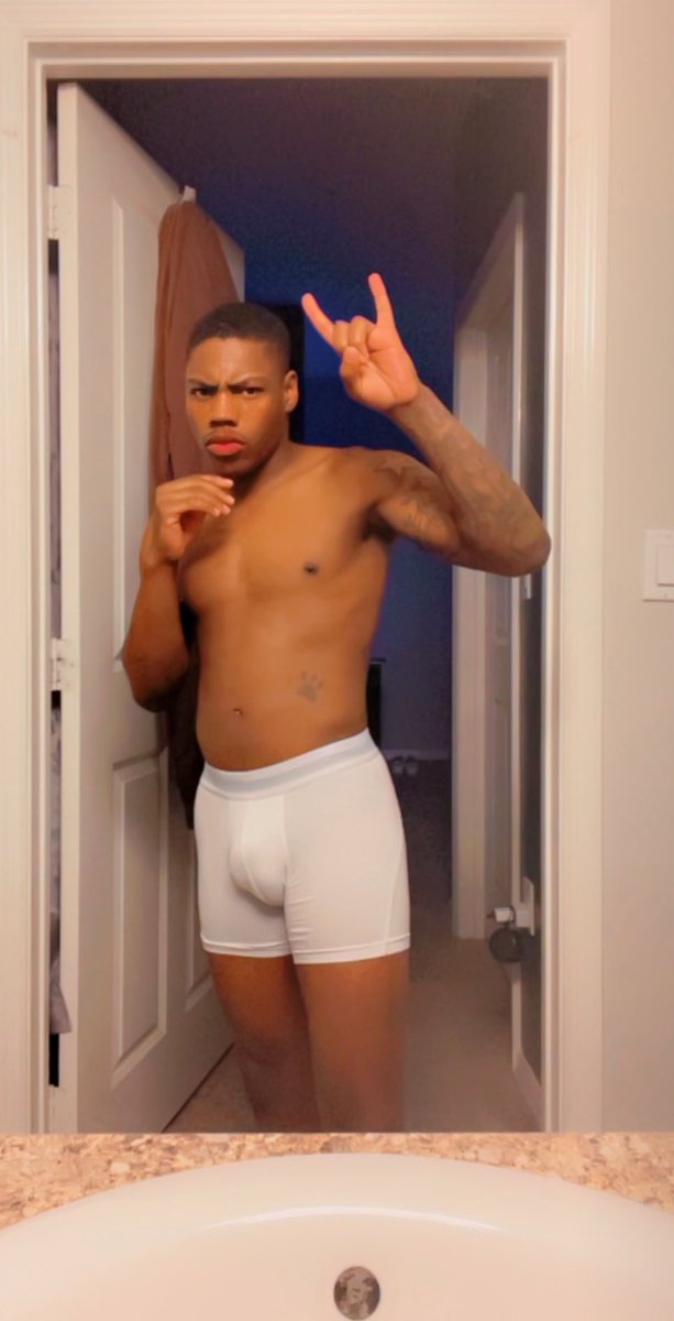 CrzyTwinn's tweet photo. CRZYBUSSIN🩸🤤🤘🏾 https://t.co/B4LJ45nMVq