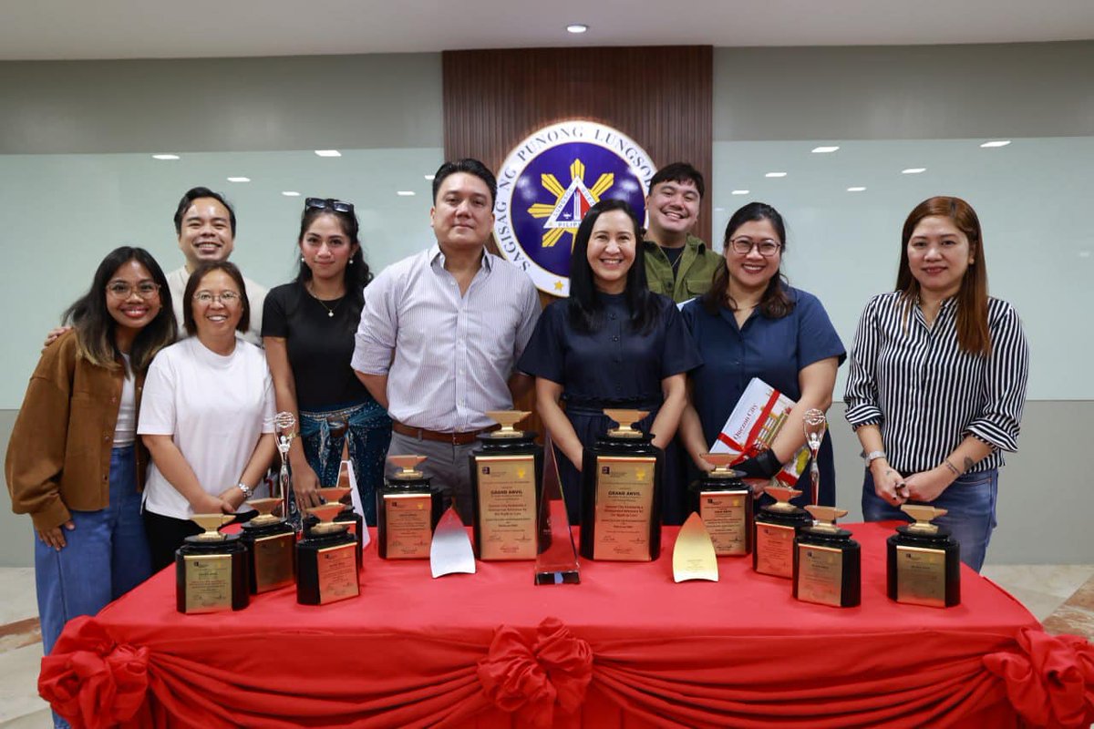 QCMayorJoy's tweet photo. We all have the right to care! ❤🌈

Good news, QCitizens! Abot sa 25 parangal ang natanggap ng proyektong Right to Care, at hindi lamang sa Pilipinas, kundi sa ibang bansa rin.

Congratulations, QC at MullenLowe Treyna! Malayo pa, pero malayo na. ❤ https://t.co/NGFg2hQkgI