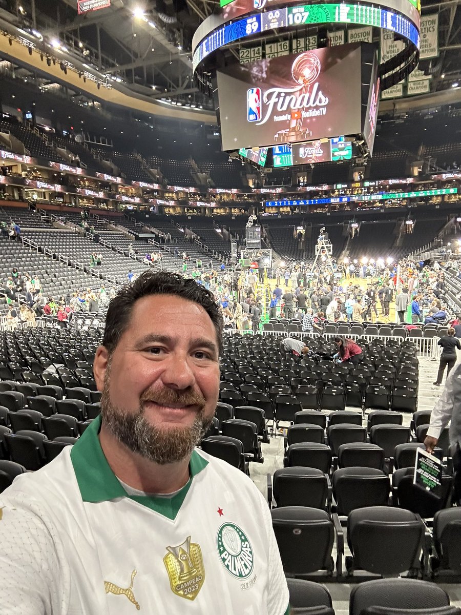RodGentile's tweet photo. Minha 2ª NBA Finals! Porém essa foi inesquecível! Os caras sabem fazer o entretenimento!!!! 🏀👏🏼
Mais uma experiência foda, Obrigado Deus por tudo 🙏🏼O jogo foi um amasso do Celtics!!!!! Boston Celtics x Dallas Mavericks 
#yougotboston #celtics #mavs #boston #dallas #tdgarden #nba https://t.co/TvVe01f3rW