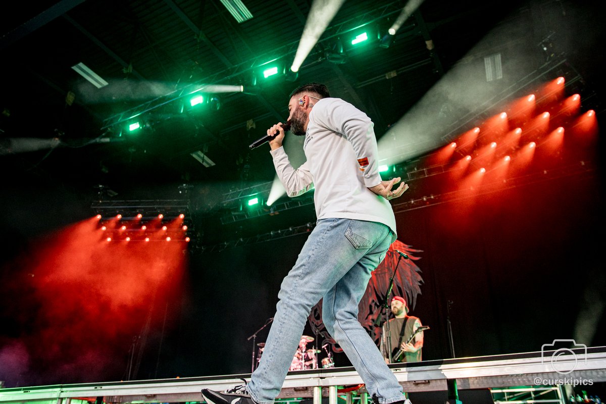 CurskiPics's tweet image. A few quick edits of @adtr, @thestorysofarca and @fouryearstrong at @TheLedgeAmp tonight for @93XRadio 

#adaytoremember #thestorysofar #fouryearstrong #pentax