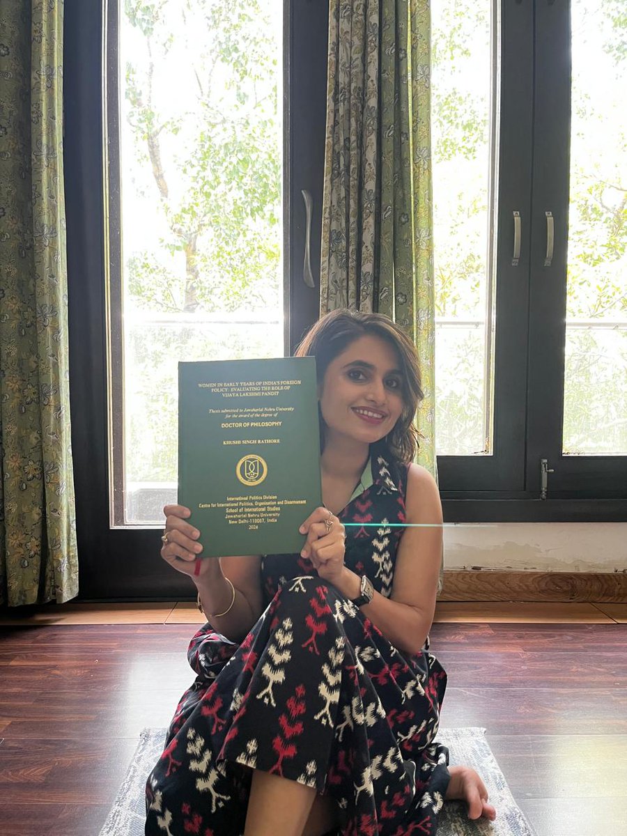 ChichoriKtputli's tweet photo. 6/6/2024
Passed PhD viva,surrounded by the community tht's home. What a journey it's been &amp; all bcz of the love &amp; support I found along the way.Thank you Prof. Jayati Srivastava &amp; Prof.@RRajagopalanJNU for being my pillars of strength✨
Its Dr.Khushi S.Rathore,the 1st in family😊 https://t.co/8uxg7HNyBa