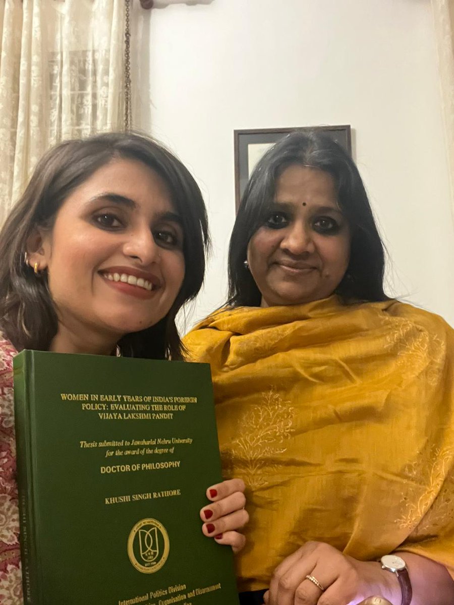 ChichoriKtputli's tweet photo. 6/6/2024
Passed PhD viva,surrounded by the community tht's home. What a journey it's been &amp; all bcz of the love &amp; support I found along the way.Thank you Prof. Jayati Srivastava &amp; Prof.@RRajagopalanJNU for being my pillars of strength✨
Its Dr.Khushi S.Rathore,the 1st in family😊 https://t.co/8uxg7HNyBa