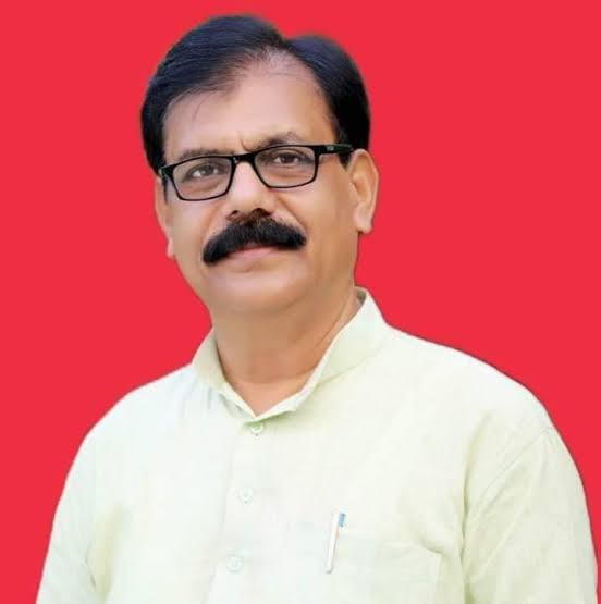 palmahasabha's tweet photo. इस लोकसभा में @samajwadiparty ने अप्रत्याशित जीत हांसिल की, जिसके पीछे न केवल सपा मुखिया की मेहनत है अपितु प्रदेश अध्यक्ष @ShyamLalPalSp @Rakesh_baghel1 @awadhnathpalsp जी जैसे लोगो की महती भूमिका रही है जिन्होंने समाज को जोड़ने का काम किया
समाजवादी पार्टी इन्हें इनका इनाम देगी.? https://t.co/TdUXhLJ6HU