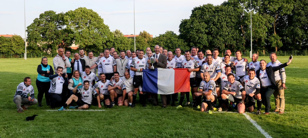 ecoledeguerre's tweet photo. 🏉 Le XV de Mars triomphe à la Lerwill Cup 2024 ! 🏆 Victoire 10-6 contre le @UKACSC en Angleterre. Félicitations aux joueurs et au staff pour leur engagement exemplaire.
Merci à notre parrain Henry Chavancy et à tous nos soutiens ! #EcoleDeGuerre @EdgTerre #XVdeMars #LerwillCup https://t.co/YQ9OFVxZqS