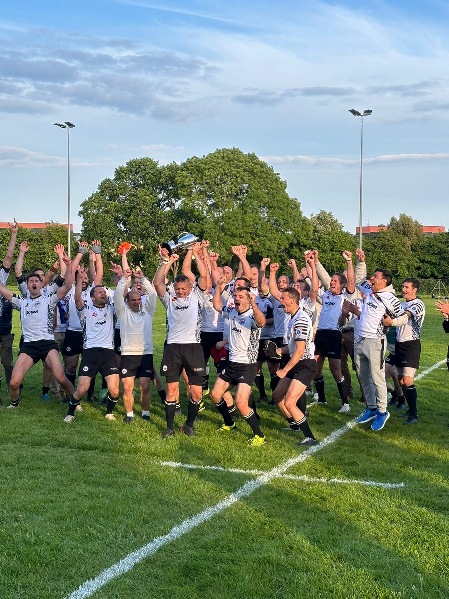 ecoledeguerre's tweet photo. 🏉 Le XV de Mars triomphe à la Lerwill Cup 2024 ! 🏆 Victoire 10-6 contre le @UKACSC en Angleterre. Félicitations aux joueurs et au staff pour leur engagement exemplaire.
Merci à notre parrain Henry Chavancy et à tous nos soutiens ! #EcoleDeGuerre @EdgTerre #XVdeMars #LerwillCup https://t.co/YQ9OFVxZqS
