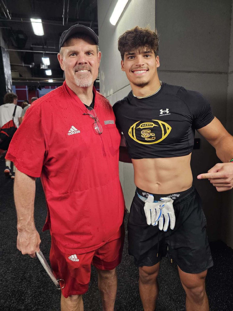 After a Great Week in <a href="/LouisvilleFB/">Louisville Football</a> I am Blessed to Receive A D1 Offer From The University Of Louisville‼️
Go Cardinals‼️Huge Thank You Too
<a href="/CoachMarkHagen/">Mark Hagen</a> <a href="/MarkIvey90/">Coach Mark Ivey</a> <a href="/JeffBrohm/">Jeff Brohm</a> <a href="/ULFBRecruiting/">Louisville FB Recruiting</a> <a href="/pete_nochta13/">Pete Nochta</a> <a href="/CoachMaslowski/">Karl Maslowski</a> <a href="/TMossbrucker/">Trent Mossbrucker</a> #CaochMarkSander‼️