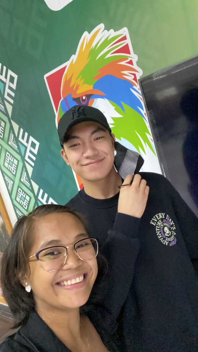 mynnbtln's tweet photo. My heart is crying😭😭😭😭 Thank you so much ateeeeee for making it possible, huhuhu yes po 3 years lumipas bago ako nakabalik fangirling ulit😭 Thankyou so Much Switon, ate Pau, ate Yannie and Kuya Diego for allowing me na magpapicture kay D sa airport🫶🫶🫶 labyou @Espanto2001 https://t.co/heUg15ipLA