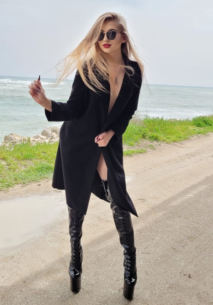 ArielBurn5's tweet photo. I'm playing with shadows and dancing with secrets.😋
💃https://t.co/CHOSFXUzzW 💃😋
@camcontacts
#sexygoddess #powerful #camcontacts #secretstory #friday #ccmodel #cambabe #teen #superhot https://t.co/SqADLyUSCE