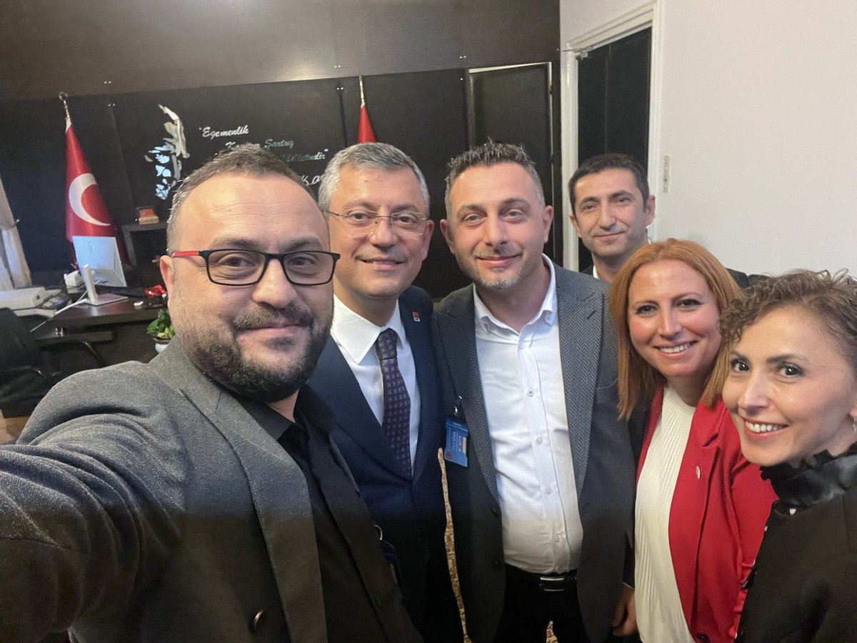 <a href="/EmadDernegi/">EMEKLİLİKTE ADALET DERNEĞİ ⚖️</a> <a href="/eczozgurozel/">Özgür Özel</a> <a href="/RTErdogan/">Recep Tayyip Erdoğan</a> Sayın <a href="/eczozgurozel/">Özgür Özel</a>  14 Kasım 2023 tarihinde de unutulanları unutmayacağız merak etmeyin çocuklar demişti bize :)

Gençlerde demiş olabilir tam olarak hatırlayamadım :) 

Teşekkür ediyoruz 🙏

#SnÖzelGündemKademeOlsun